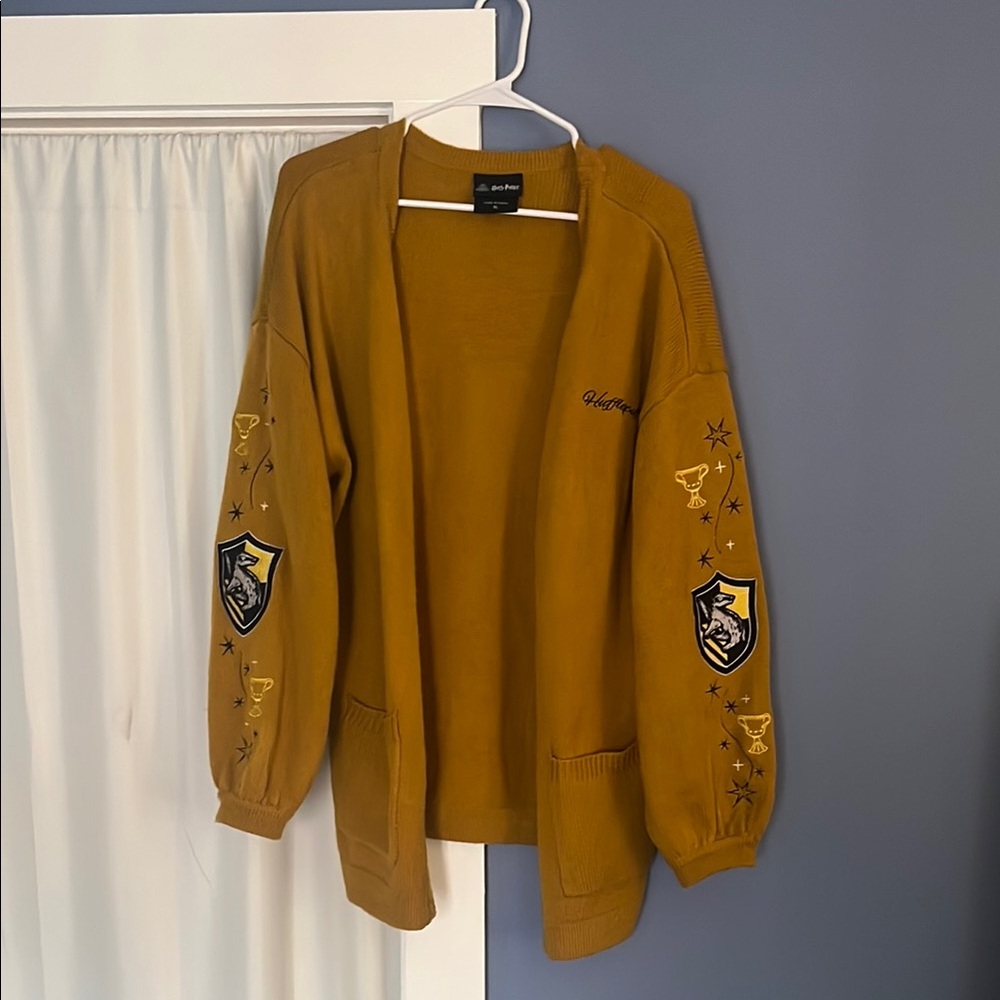 Hufflepuff embroidered cardigan Harry Potter